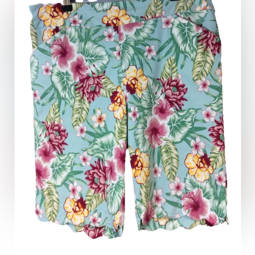 Coral Bay Floral Women's Shorts - Multicolor